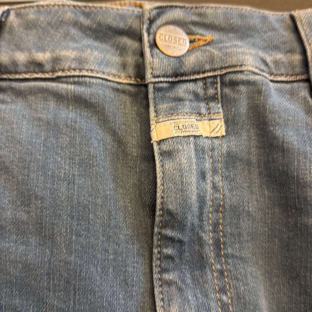 Closed Blue Relaxed Fit Jeans with Tapered Leg - Picture 4 of 5